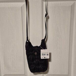LULULEMON PHONE Crossbody Bag.   NWT